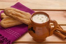Acompaña el atole con lo que más te guste, pero de cualquier manera, te encantará.