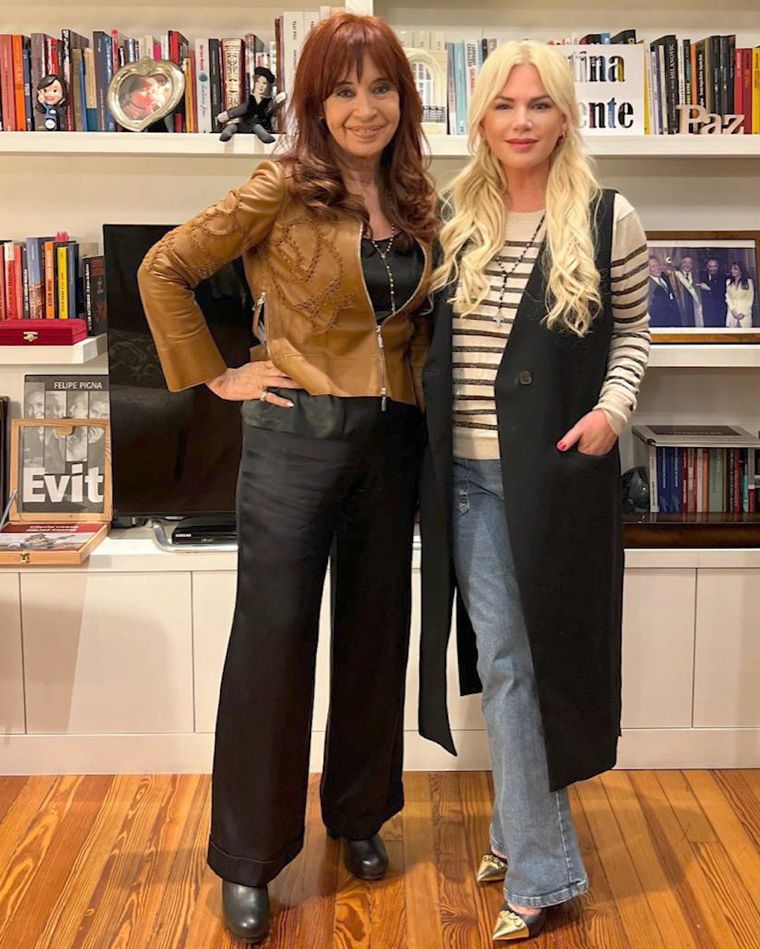 Esmeralda Mitre y Cristina Fernández de Kirchner en su domicilio de San José 1111.