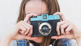 La estética vintage y los recuerdos emocionales impulsan el regreso visual de los años 2016 en redes sociales. La estética vintage y los recuerdos emocionales impulsan el regreso visual de los años 2016 en redes sociales.