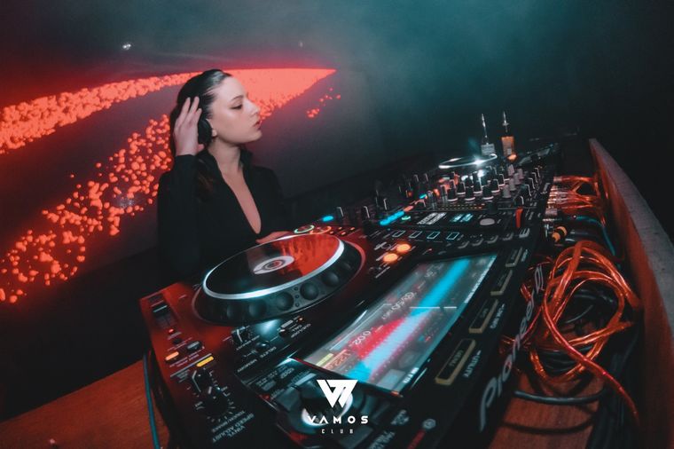 Palomma, la joven dj que se consolida en la escena de djing mendocino.