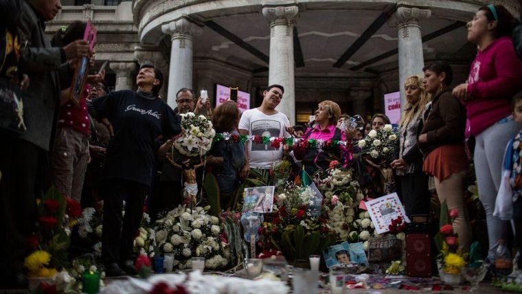 El 28 de agosto de 2016 Juan Gabriel murió de un infarto, pero los detalles de su muerte están por revelarse.