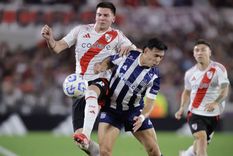 Franco Mastantuono volvió a mostrar su enorme potencial futbolístico y se erigió en la gran figura de la noche. Foto: FotoBaires Franco Mastantuono volvió a mostrar su enorme potencial futbolístico y se erigió en la gran figura de la noche. Foto: FotoBaires