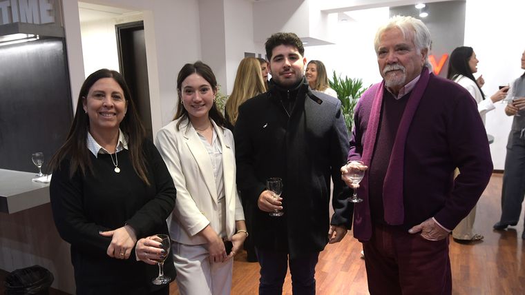 Patricia Pérez Godoy, Brisa Carabajal, Franco Del Popolo y David Tarquini. Patricia Pérez Godoy, Brisa Carabajal, Franco Del Popolo y David Tarquini.