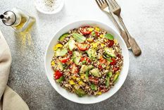 Ensaladas al estilo griego: nuestra nueva obsesión. Admira todos los colores y sabores.