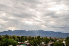 El domingo tendrá un leve descenso de la temperatura en Mendoza y mayor nubosidad. El domingo tendrá un leve descenso de la temperatura en Mendoza y mayor nubosidad.