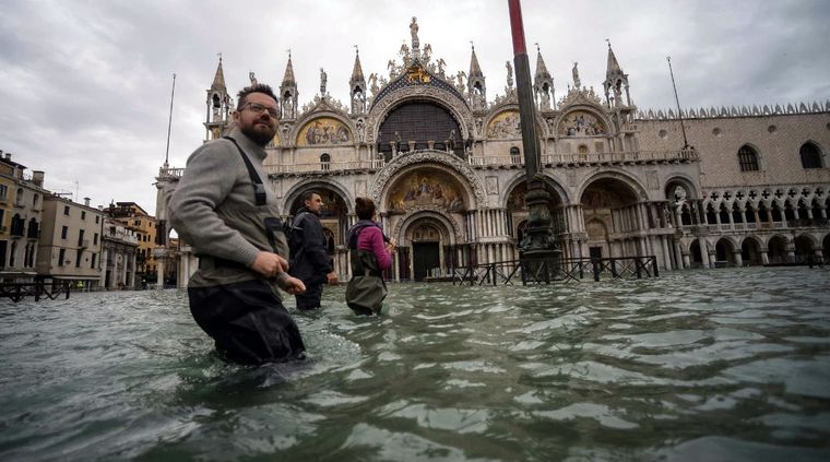 Acqua alta, en Venecia, ahora en verano. Foto: ElUniversal.