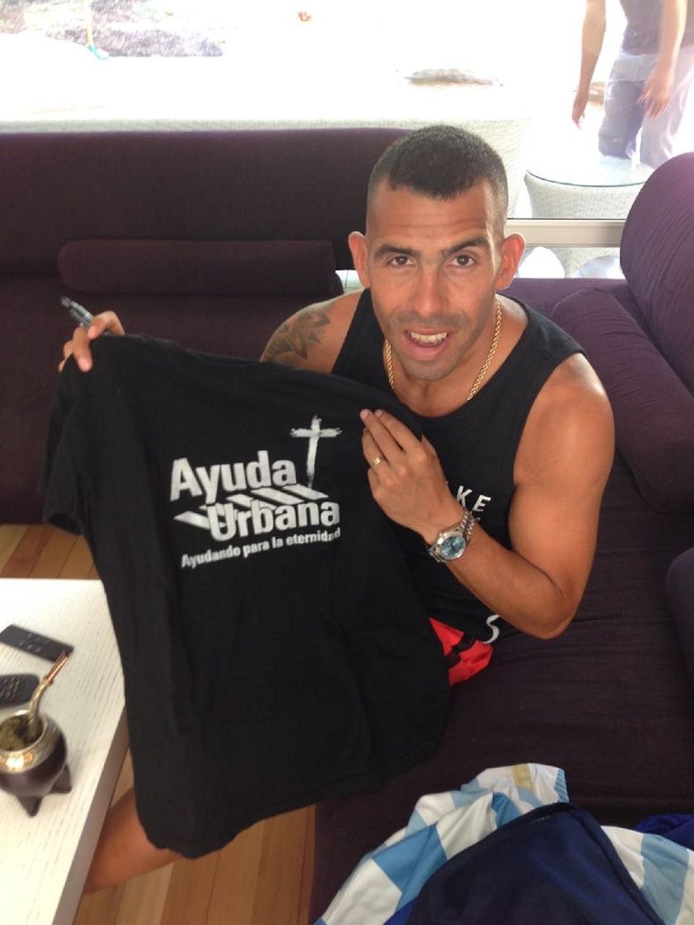 El momento en que el ídolo decidió sumarse a la causa de Ayuda Urbana quedó grabado en el recuerdo de miles de voluntarios Foto: Gentileza Ayuda Urbana