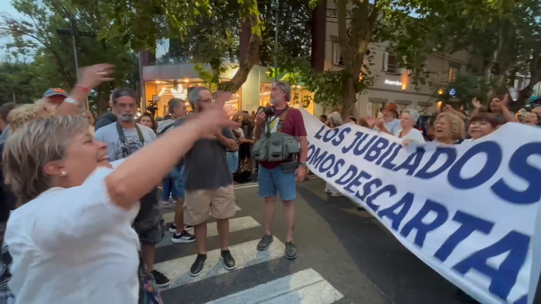 Cruces en el acto de Javier Milei en Mar del Plata