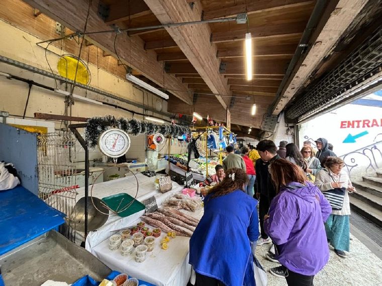 Cerca del Puerto de Valparaíso se encuentra la Caleta Portales.