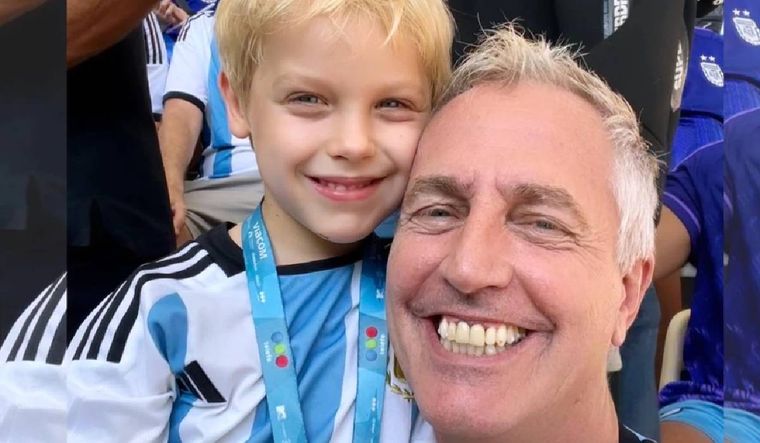 Marley y Mirko anticiparon la Navidad con sus outfits además de abrir varios regalos.