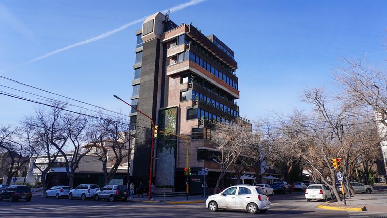 Las oficinas de Uber, ubicadas en una de las esquinas de Granaderos y Emilio Civit no están preparadas para darles respuestas a los conductores de la plataforma con respecto a estos problemas. Las oficinas de Uber, ubicadas en una de las esquinas de Granaderos y Emilio Civit no están preparadas para darles respuestas a los conductores de la plataforma con respecto a estos problemas.