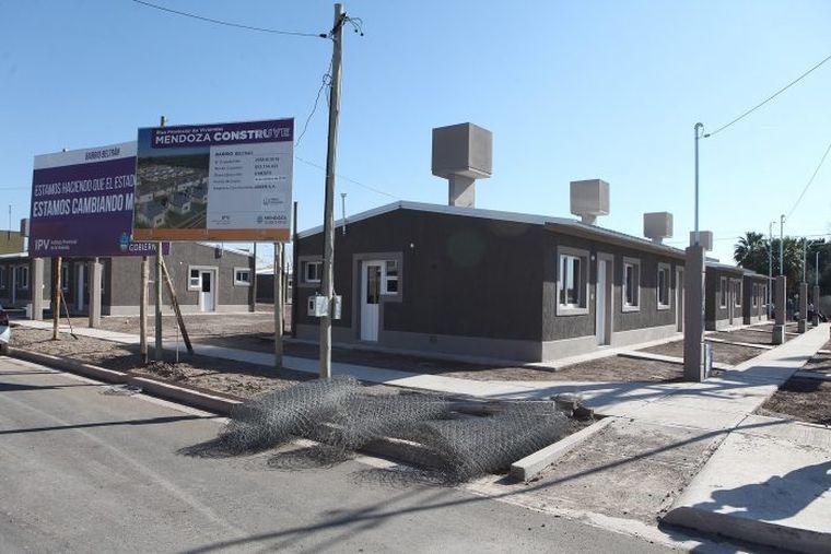 Buscarán que el IPV construya más viviendas para la clase media. Foto: IPV