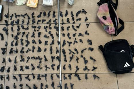 Los envoltorios de cocaína secuestrados durante el control policial en Luján de Cuyo. Los envoltorios de cocaína secuestrados durante el control policial en Luján de Cuyo.