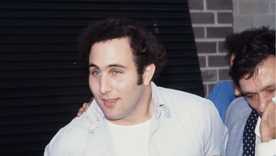 Conversaciones con asesinos: Las cintas del Hijo de Sam sigue la historia de un asesino serial. Conversaciones con asesinos: Las cintas del Hijo de Sam sigue la historia de un asesino serial.