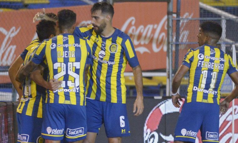 Joaquín Laso con la camiseta de Rosario Central. Foto: Noticias Argentinas