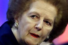 inauguran monumento a tatcher en puerto argentino