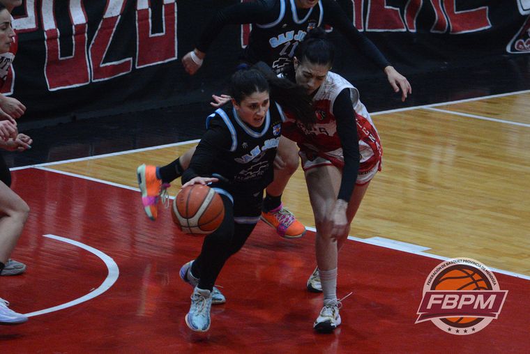 San José dio el primer paso en busca de la Superliga de básquet femenino. San José dio el primer paso en busca de la Superliga de básquet femenino.
