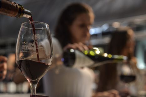 Una charla profunda sobre la crisis y las oportunidades del sector vitivinícola. Una charla profunda sobre la crisis y las oportunidades del sector vitivinícola.