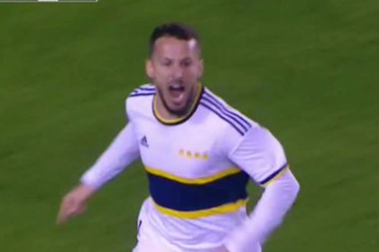 Otra vez Benedetto: Boca ganó sobre la hora y es el puntero del campeonato.