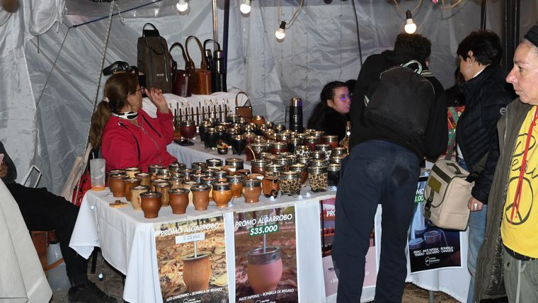 El evento contó con varios puestos de artesanos y emprendedores. El evento contó con varios puestos de artesanos y emprendedores.