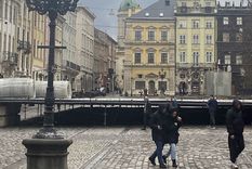 bombardearon una ciudad cercana a la zona que visita biden