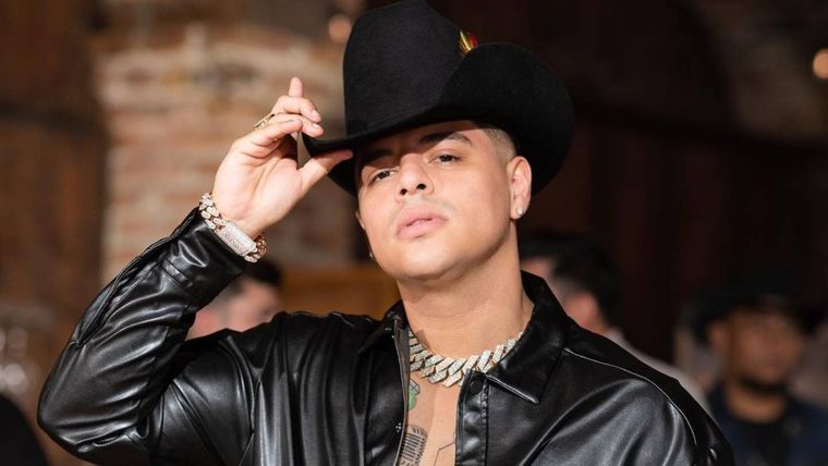 Eduin Caz fue criticado por sus fans, quienes dicen que le parece a Lyn May por el abuso de botox.