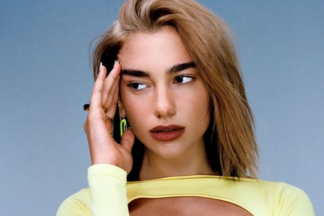 Dua Lipa sorprende con sus looks, desde lo sobrio a lo extravagante Foto: Grammy - https://media.muzooka.com/images/6785606/landscape/16x9/large2.jpg