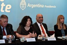 Carla Vizzotti junto a Juan Manzur y Alejandro Collia en la reunión del Cofesa. Foto: Twitter