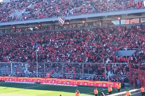 La bronca en Avellaneda explotó Los hinchas de Independiente apuntaron contra todos tras la sanción de la Conmebol. Foto: captura de TV. La bronca en Avellaneda explotó Los hinchas de Independiente apuntaron contra todos tras la sanción de la Conmebol. Foto: captura de TV.