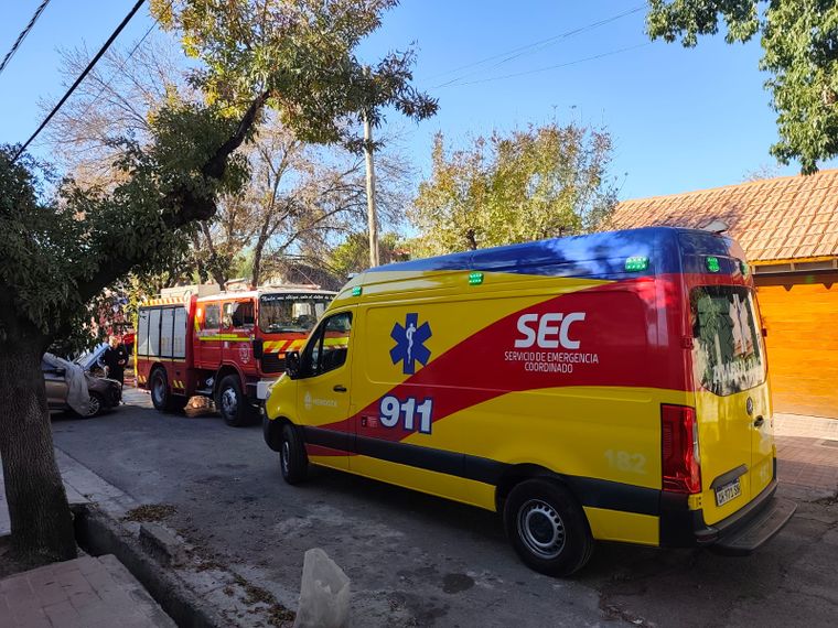 Bomberos del Cuartel Central y personal del Servicio de Emergencias Coordinado (SEC) trabajaron en el incendio.&nbsp;