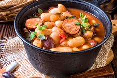 Alubias con chorizo: receta española clásica Foto: Shutterstock