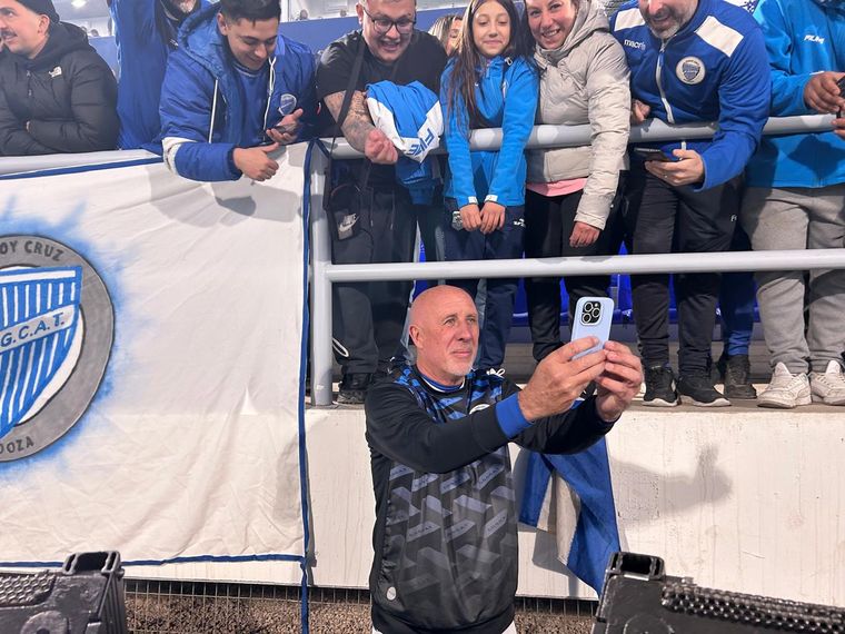 Daniel Oldrá y el amor interminable del hincha. Capítulo mil. Daniel Oldrá y el amor interminable del hincha. Capítulo mil.