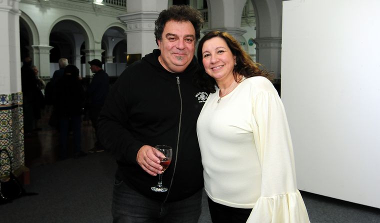 María Sance junto a su esposo Alejandro Vigil. No te pierdas la galería de Sociales, al final de la nota.