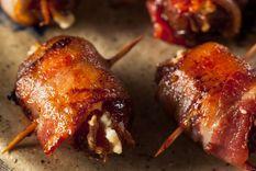 Cómo preparar dátiles envueltos en bacon para sorprender a tus amigos Foto: Shutterstock