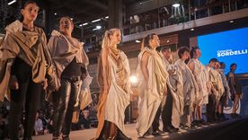 Una vez más, se llevó a cabo el desfile anual de diseño de a FADU, se destacaron las propuestas, los estudiantes y sus diseños. Foto: UBA