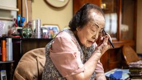 Tomoko Horino se convirtió en 2023 en la asesora de belleza más vieja del mundo a los 100 años.