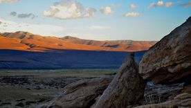 Recorrer el Geoparque Llano Blanco, en Malargüe, es un verdadero y maravilloso viaje al pasado. Recorrer el Geoparque Llano Blanco, en Malargüe, es un verdadero y maravilloso viaje al pasado.