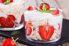 con 6 ingredientes: prepara un delicioso postre de frutas con merengue y dulce de leche