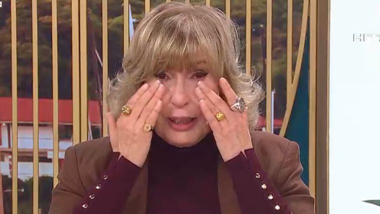La conductora no pudo aguantar las lágrimas.&nbsp;