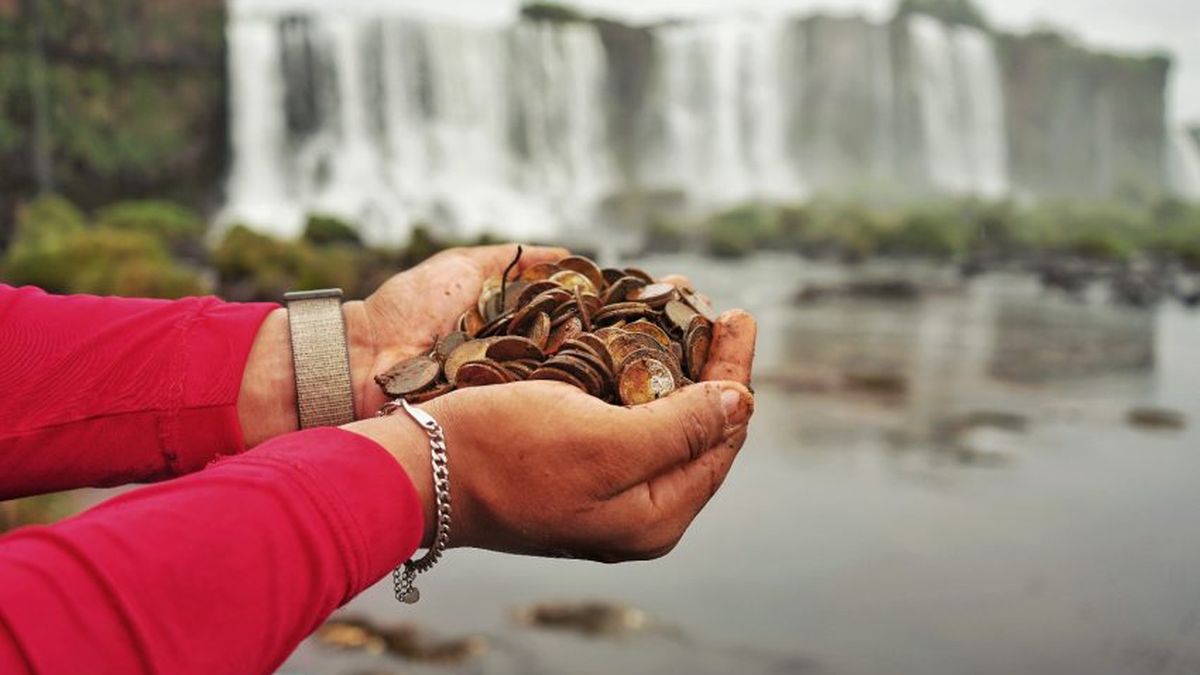 Sacaron casi 400 kilos de monedas de las Cataratas de Iguazú y el motivo generó alarma
