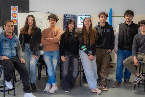 El equipo de Cóndor View, conformado por: Valentino Araya, Agustín Muñoz, Emanuel Gallo, Dana Guzmán, Adriano Izquierdo, Victoria Caro, Julieta Chaki, Lautaro Sanz, Eliezer Rivero, Angelo Comforti y Valentino Rubio representa una nueva generación de innovadores mendocinos que piensan en grande y actúan con propósito. El equipo de Cóndor View, conformado por: Valentino Araya, Agustín Muñoz, Emanuel Gallo, Dana Guzmán, Adriano Izquierdo, Victoria Caro, Julieta Chaki, Lautaro Sanz, Eliezer Rivero, Angelo Comforti y Valentino Rubio representa una nueva generación de innovadores mendocinos que piensan en grande y actúan con propósito.