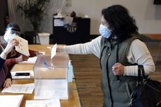 La pandemia generó un ausentismo en las urnas de más de 46%. Foto: EPA