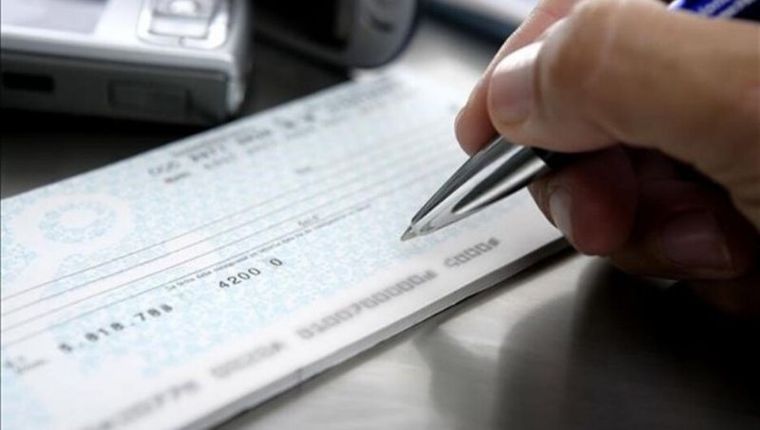 El Banco Central publicó una resolución para que los cheques rechazados tengan una segunda fecha de cobro