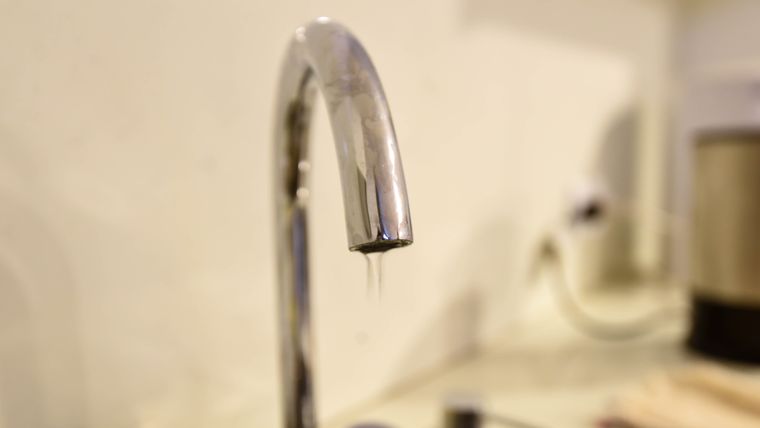 Este sábado habrá corte de agua en varias zonas del Gran Mendoza. El servicio volverá entre domingo y lunes.