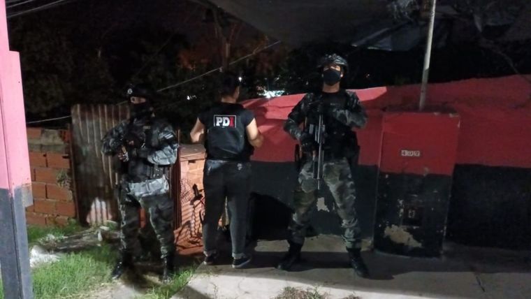 La Policía trabajando en los domicilios de Rosario Foto: Gobierno de Santa Fe