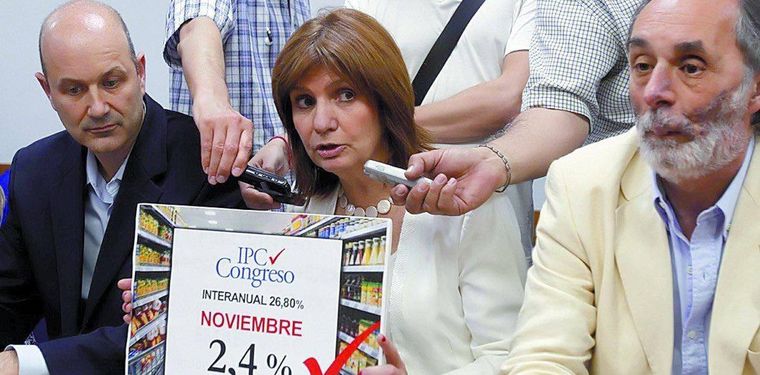 Federico Sturzenegger, Patricia Bullrich y Pablo Toniolli en diciembre de 2015, la foto que compartió Cristina Fernández de Kirchner en X para burlarse del Gobierno. Federico Sturzenegger, Patricia Bullrich y Pablo Toniolli en diciembre de 2015, la foto que compartió Cristina Fernández de Kirchner en X para burlarse del Gobierno.