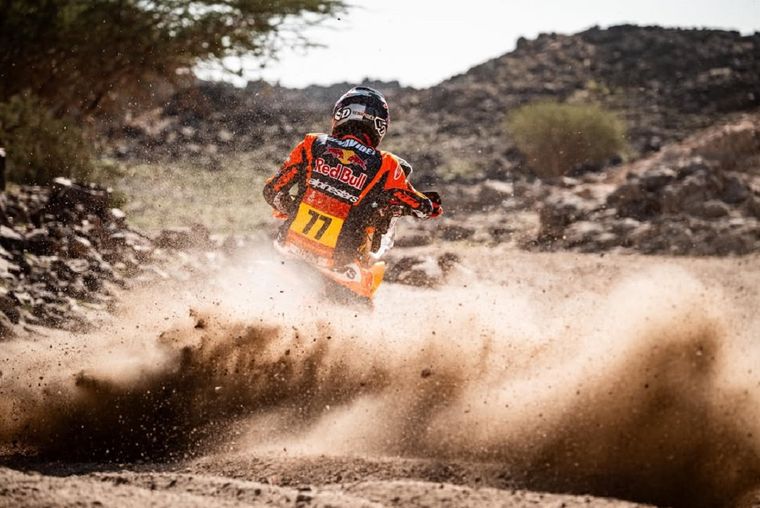 Luciano Benavides y una maniobra a puro reflejo en la tercera etapa del Rally Dakar.