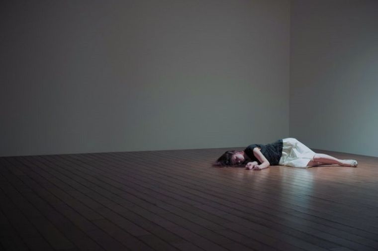 Un segmento de la sociedad descrita en Una vida muy privada no tiene contacto físico con absolutamente nadie y cada persona habita en su propio espacio aislado. Foto: GETTY IMAGES