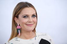 Foto: https://www.womenshealthmag.com/es/moda-belleza/a39171821/drew-barrymore-edad-piel/ Foto: https://www.womenshealthmag.com/es/moda-belleza/a39171821/drew-barrymore-edad-piel/