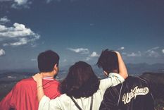 Este domingo 20 se celebra el Día del Amigo. En la nota, el origen de esta celebración.